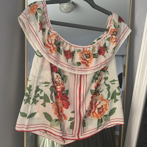 Off/On  shoulder floral top - Picture 2 of 3